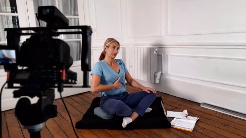 Tournage massage du ventre en mode pro formation